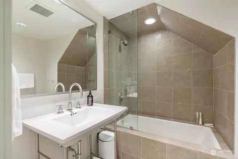 4237 E Lee St, Seattle, WA 98112 photo 23