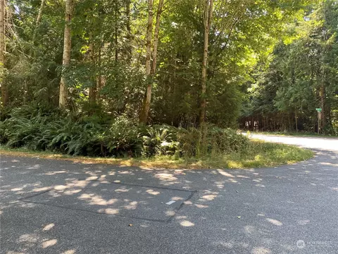 1 Mainsail Ln, Port Ludlow, WA 98365