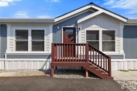 15268 Oak Dr, Renton, WA 98058