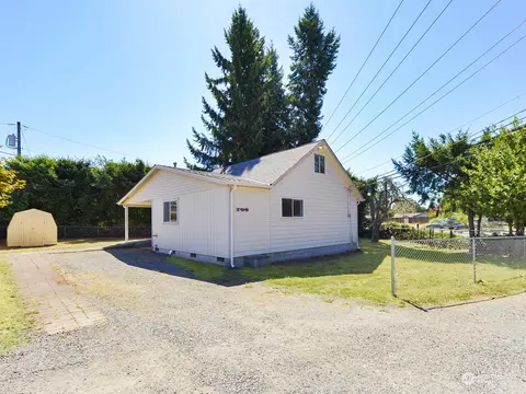 703 Brookdale Rd E, Tacoma, WA 98445