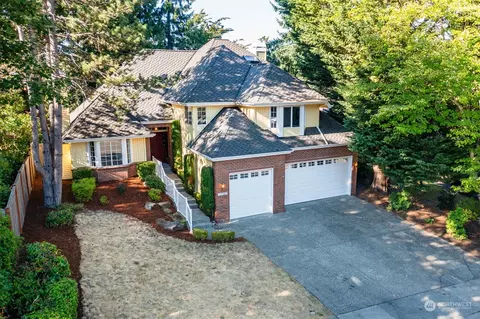 17702 NE 104th Way, Redmond, WA 98052
