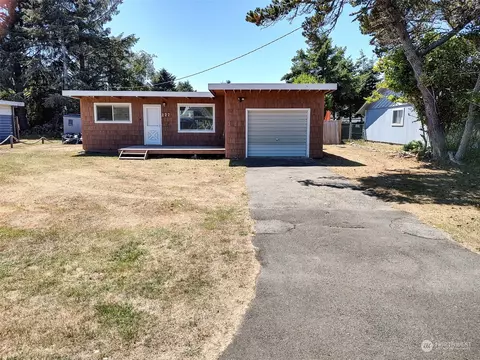 277 Mast Ave NW, Ocean Shores, WA 98569