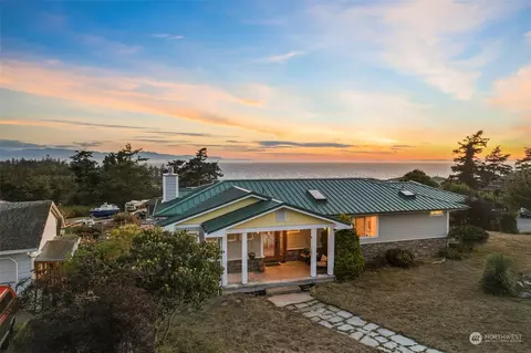 682 El Prado Ave, Coupeville, WA 98239