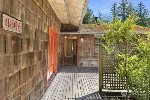 8806 Battle Point Dr NE, Bainbridge Island, WA 98110