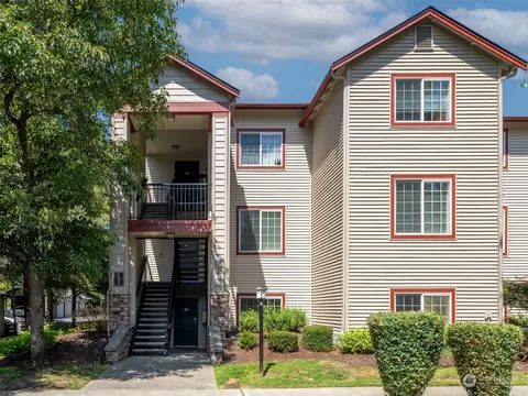 25025 SE Klahanie Blvd #L101, Issaquah, WA 98029