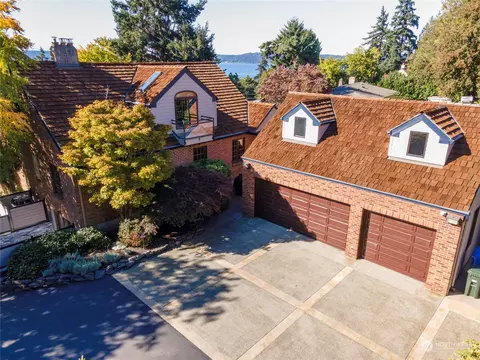 7011 E Side Dr NE, Tacoma, WA 98422