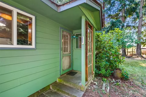 15838 Vail Loop SE, Rainier, WA 98576 photo 3
