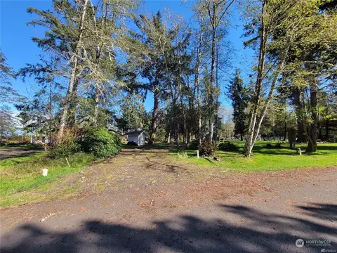 951 Washoe Ct SE, Ocean Shores, WA 98569