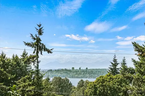 11703 NE 80th St #D3, Kirkland, WA 98033