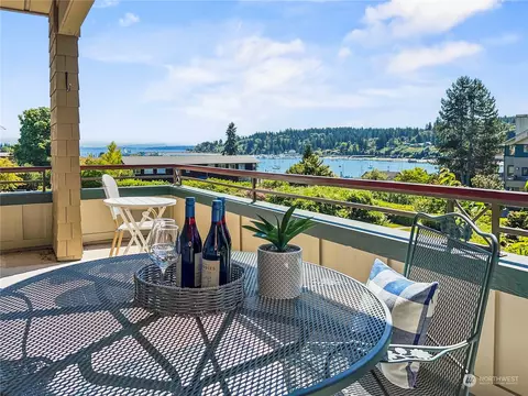 450 Wood Ave #2A, Bainbridge Island, WA 98110