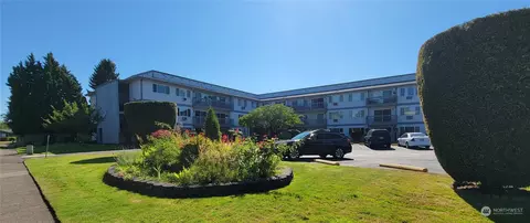 2005 Tibbetts Dr #308, Longview, WA 98632