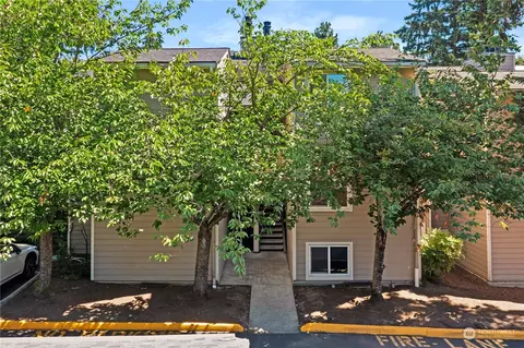 19851 25th Ave NE #222, Shoreline, WA 98155