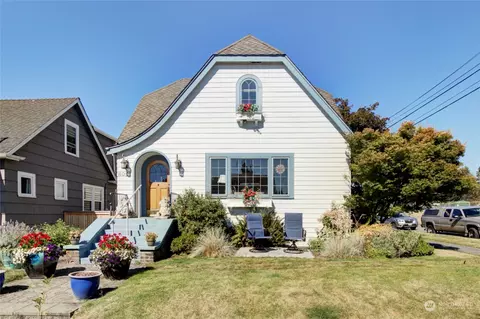 8057 14th Ave NE, Seattle, WA 98115