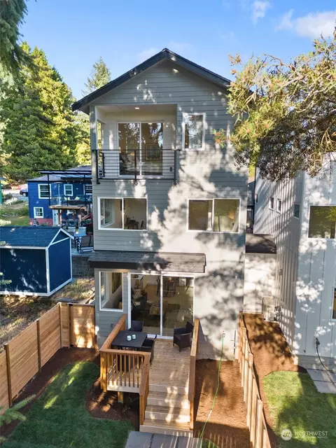 11533 38th Ave NE, Seattle, WA 98125