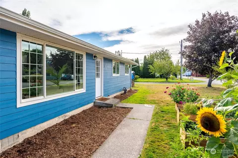 515 Third St, Sumas, WA 98295 photo 3