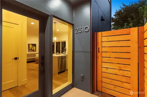 2310 N 38th St, Seattle, WA 98103