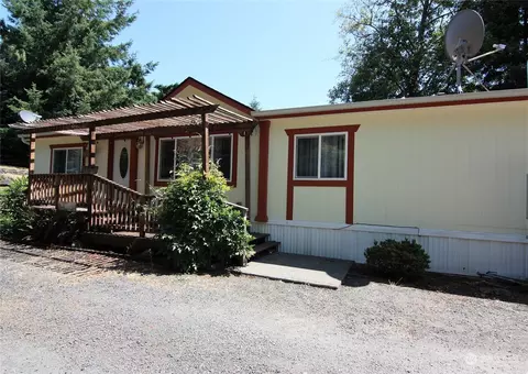 209 Flyaway Rd, Castle Rock, WA 98611