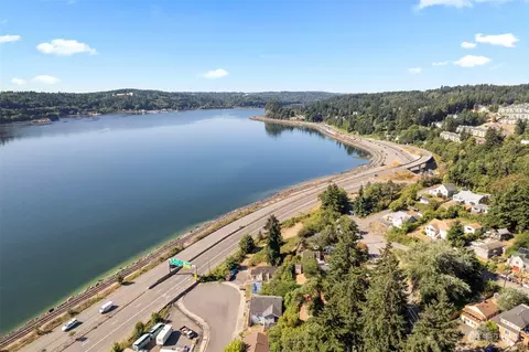 1643 Charleston Beach Rd, Bremerton, WA 98312