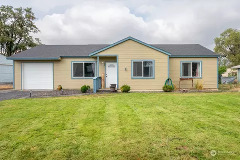 1303 Pershing Rd, Moses Lake, WA 98837