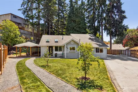 10527 NE 133rd Pl, Kirkland, WA 98034