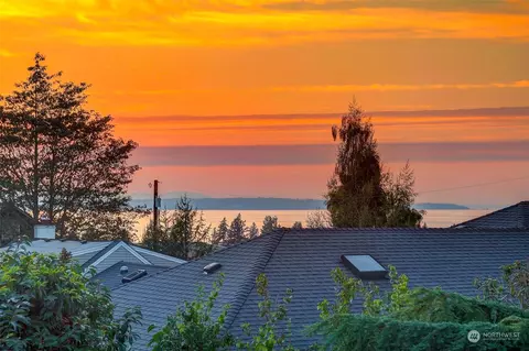 505 10th Ave N, Edmonds, WA 98020