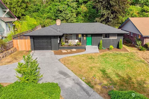 330 Alvord Ave N, Kent, WA 98030