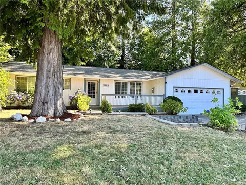 2893 NE 72nd St, Bremerton, WA 98311