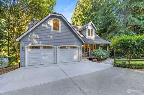 10095 NE Knight Rd, Bainbridge Island, WA 98110