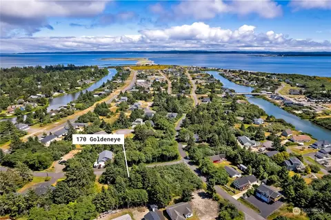 170 Goldeneye St SW, Ocean Shores, WA 98569