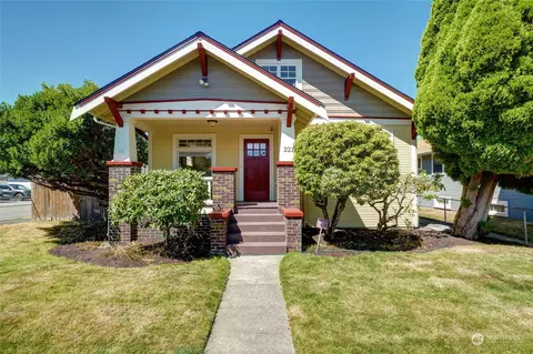 221 Wells Ave N, Renton, WA 98055