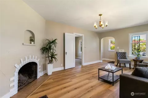 208 E Section St, Mount Vernon, WA 98273 photo 5