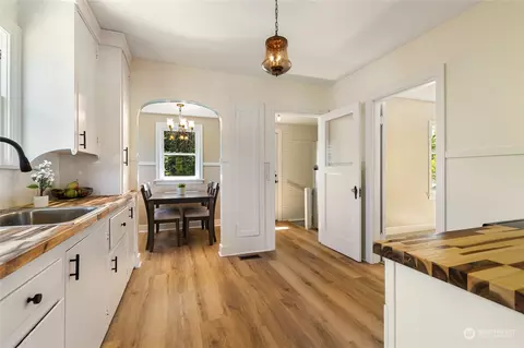 208 E Section St, Mount Vernon, WA 98273 photo 8
