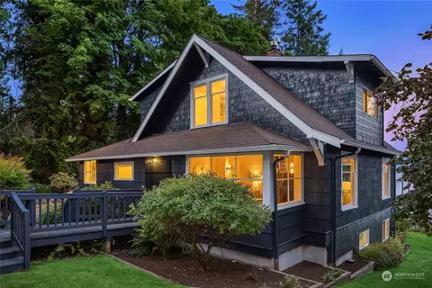 11980 Sunrise Dr NE, Bainbridge Island, WA 98110