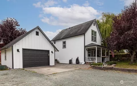 503 NW Broadway St, Coupeville, WA 98239
