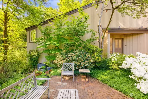 403 98th Ave NE, Bellevue, WA 98004