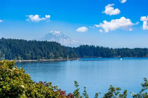 5968 Beachside Dr NE, Bremerton, WA 98311