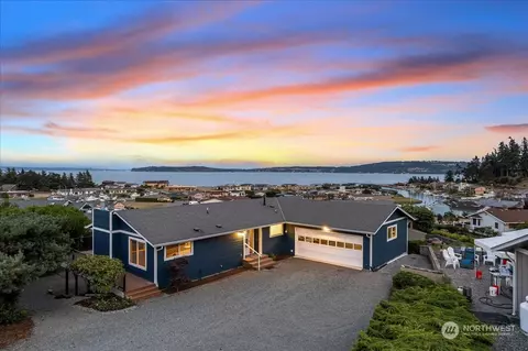 2293 Mariner Beach Dr, Oak Harbor, WA 98277