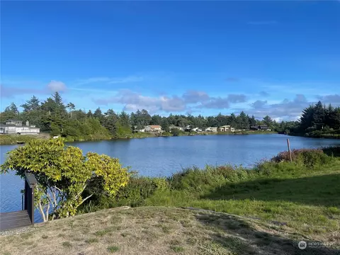 720 Cardinal Ave NE, Ocean Shores, WA 98569