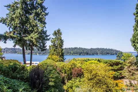 5928 77th Ave SE, Mercer Island, WA 98040