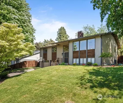 315 SE Highland Park Dr, College Place, WA 99324