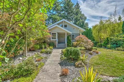 2346 45th Ave SW, Seattle, WA 98116