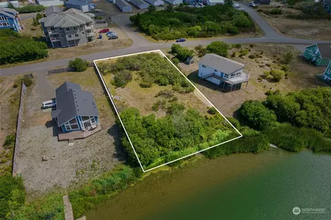 989 Wawona Ave SE, Ocean Shores, WA 98569