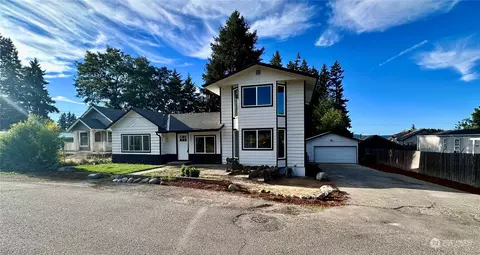 2641 E 2nd St, Port Orchard, WA 98366