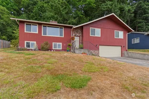 488 Apple Ln, Kelso, WA 98626