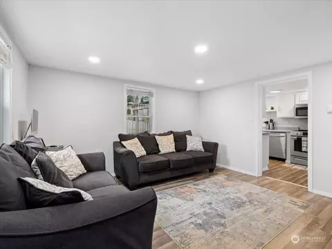 6028 Oakes Ave, Everett, WA 98203 photo 2