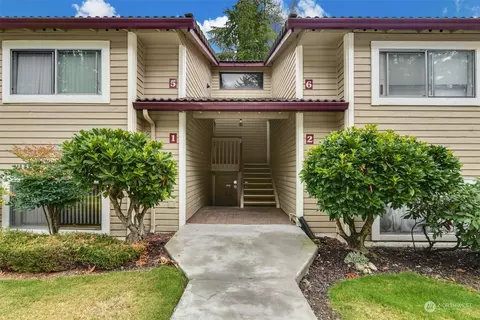 17526 149th Ave SE #J1, Renton, WA 98058