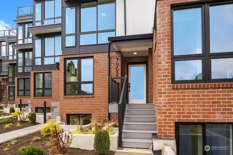 7902 Green Lake Dr N, Seattle, WA 98103