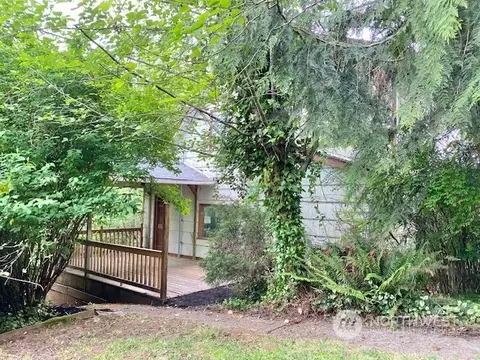 936 Virginia St, Raymond, WA 98577