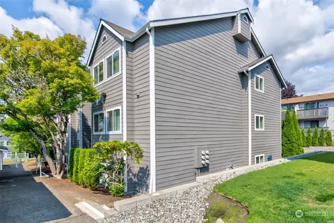 12424 109th Ct NE #D304, Kirkland, WA 98034