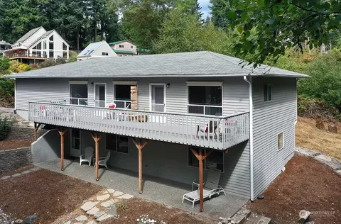 1404 Manor Way, Freeland, WA 98249